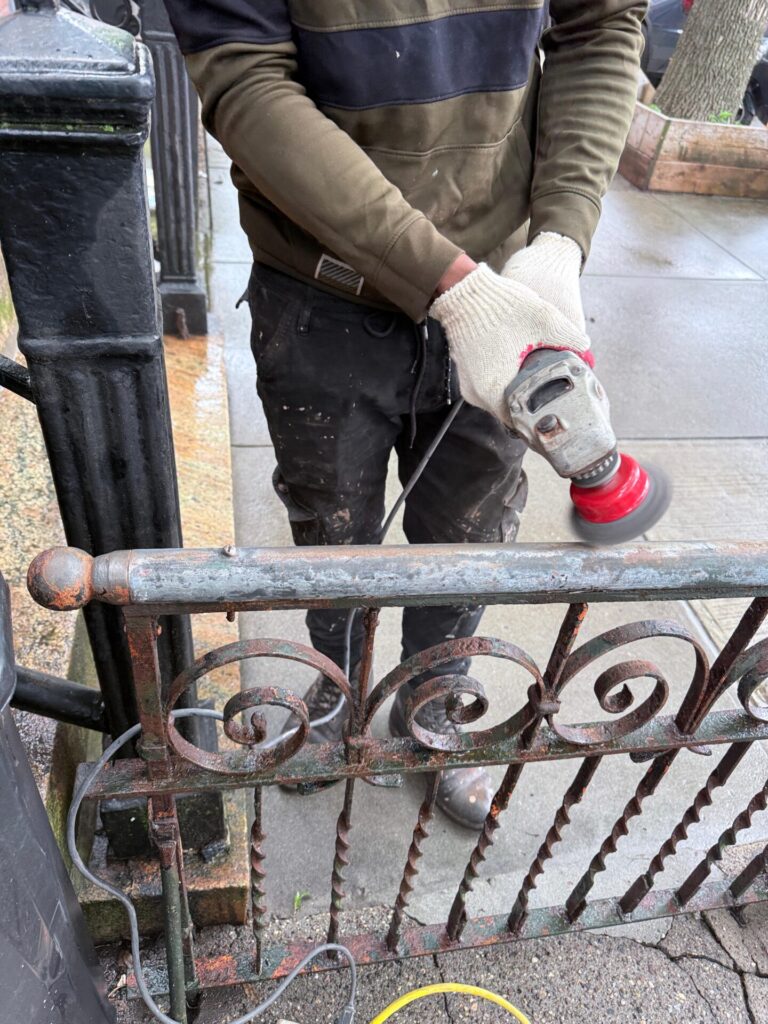 Iron Fence rust scrape and paint in brooklyn