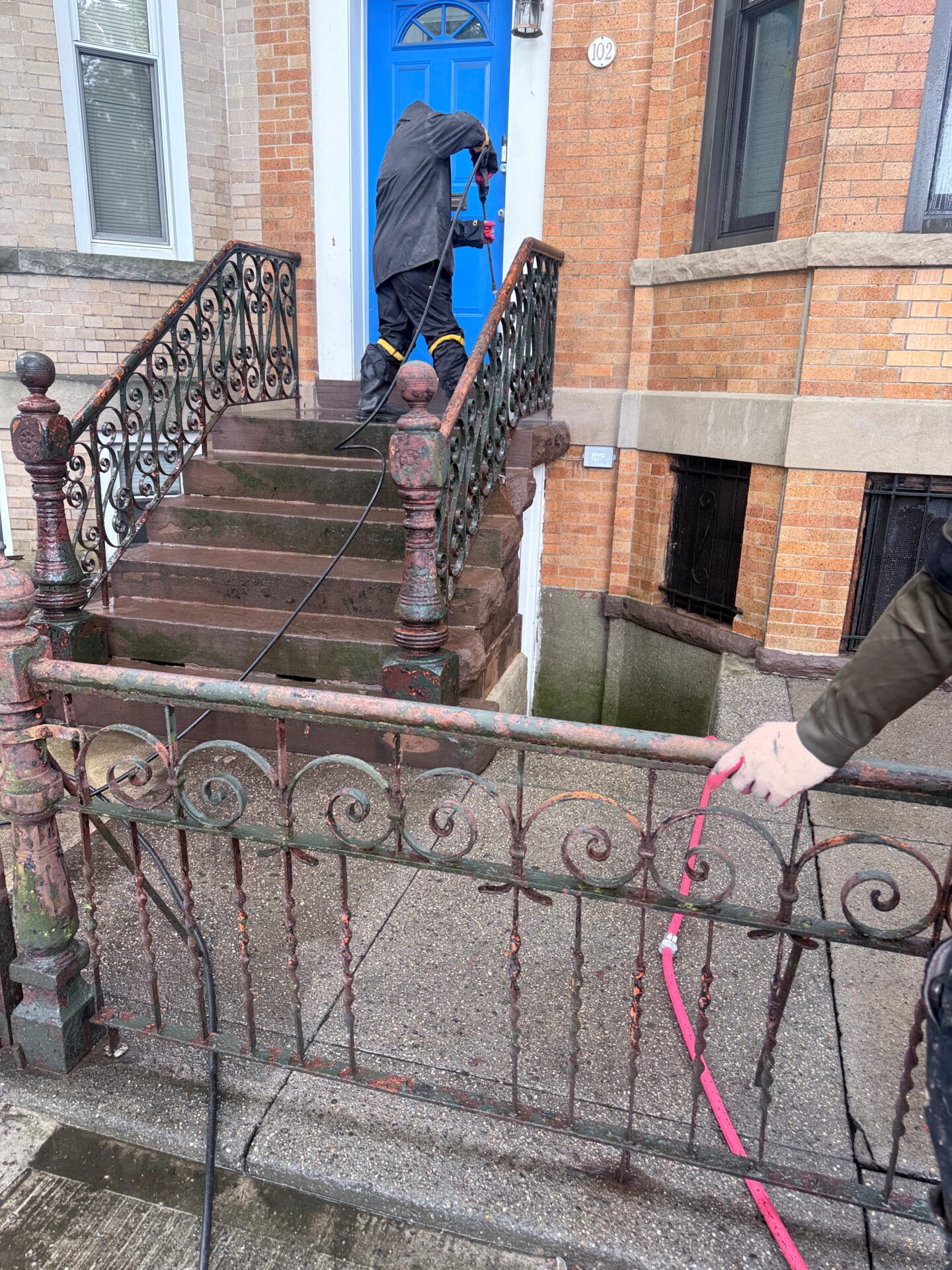Iron Railing rust scrape and PAint in Queens, Manhattan