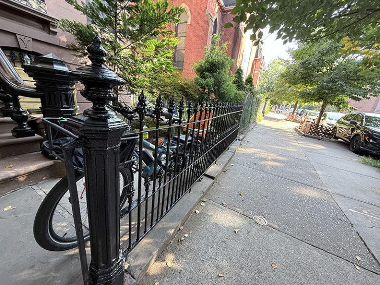 Metal Fence Rust Remove and Paint in Park slope